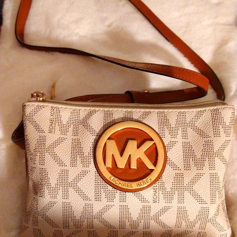 Purse - Picture 1 of 3